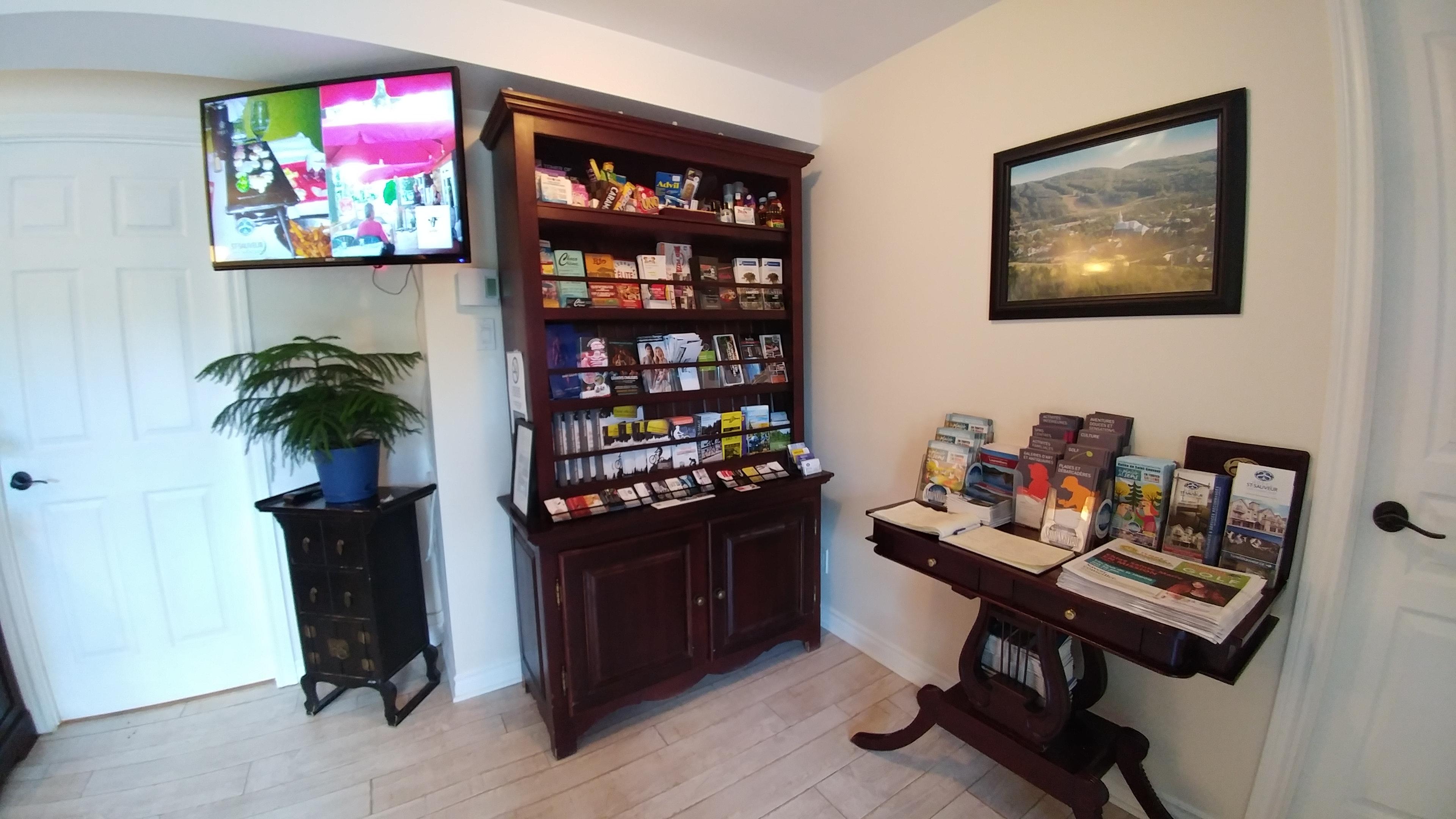 Hotel St-Sauveur Saint-Sauveur-des-Monts Екстериор снимка