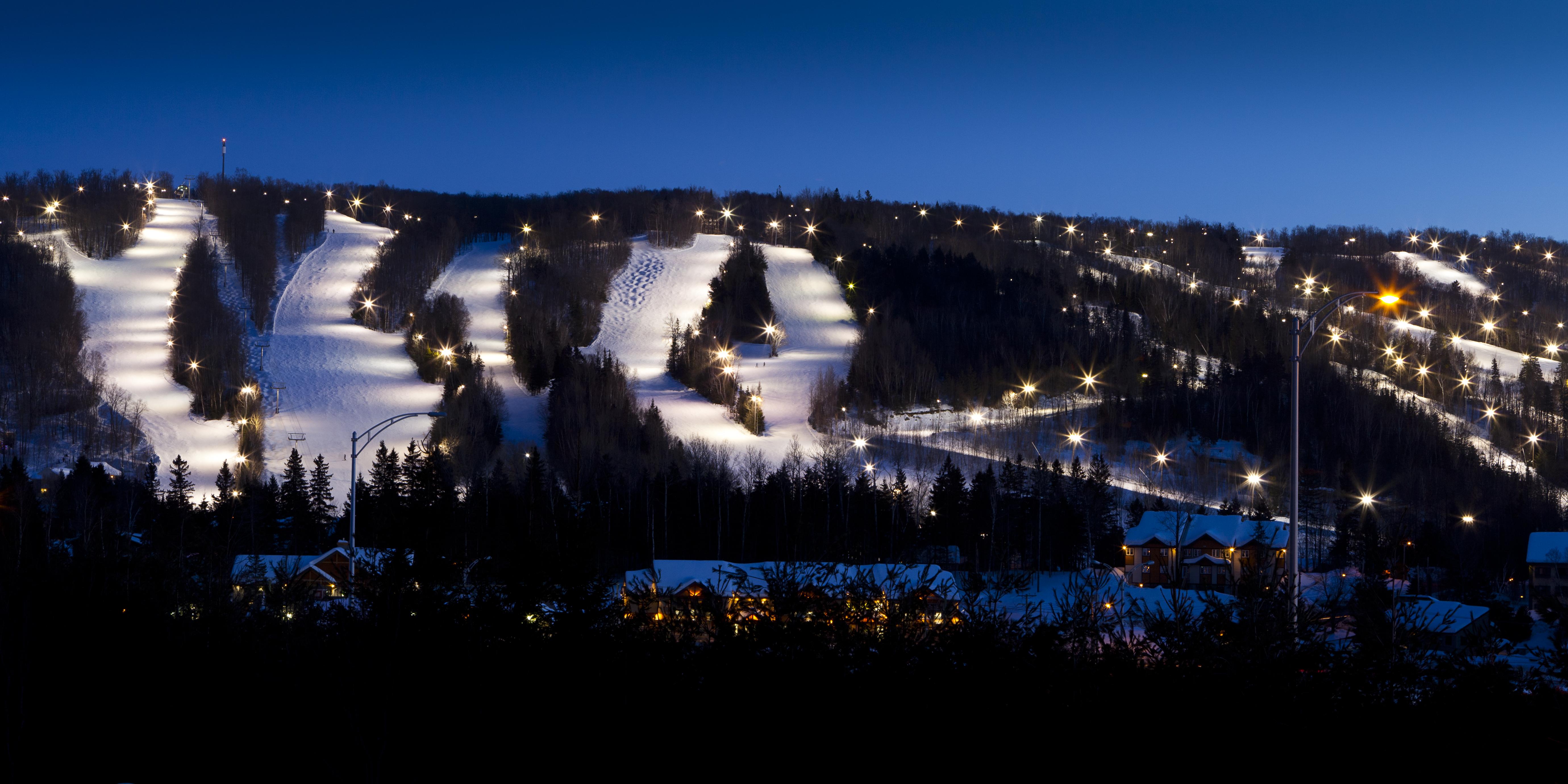 Hotel St-Sauveur Saint-Sauveur-des-Monts Екстериор снимка