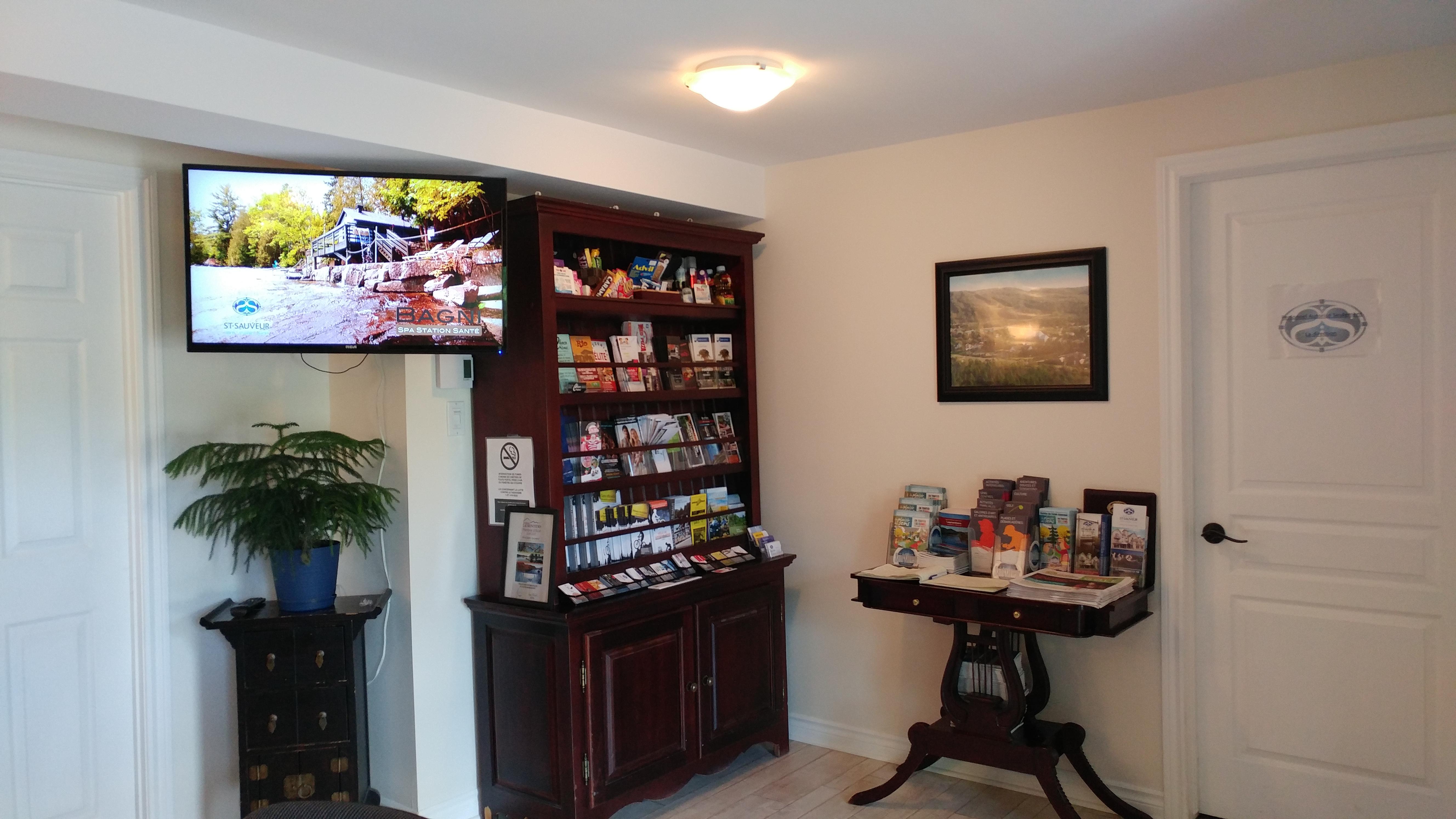 Hotel St-Sauveur Saint-Sauveur-des-Monts Екстериор снимка
