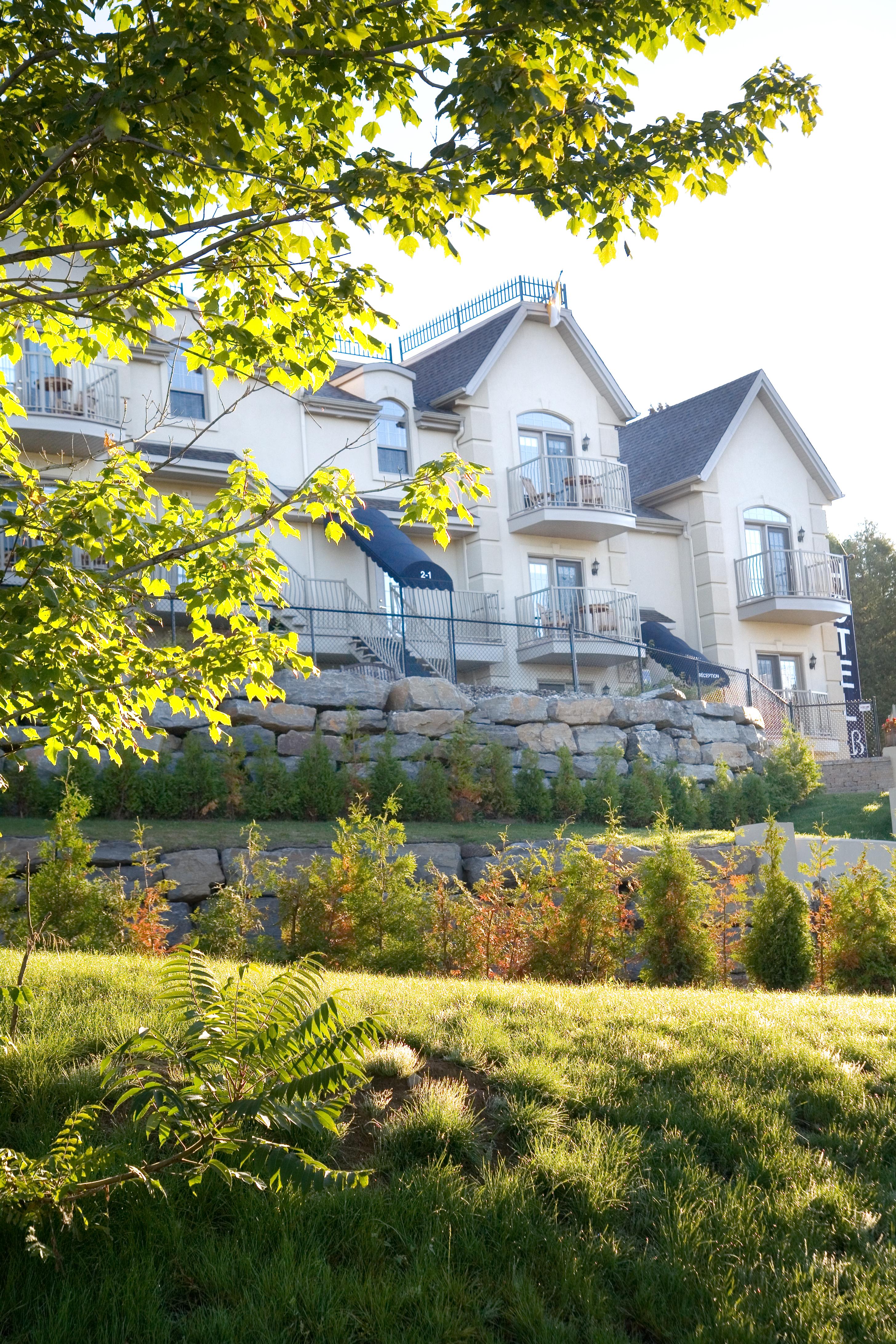 Hotel St-Sauveur Saint-Sauveur-des-Monts Екстериор снимка