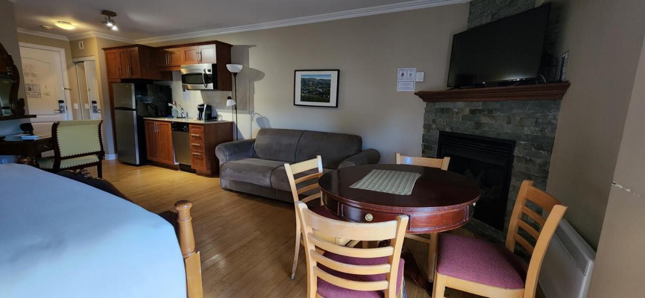 Hotel St-Sauveur Saint-Sauveur-des-Monts Екстериор снимка