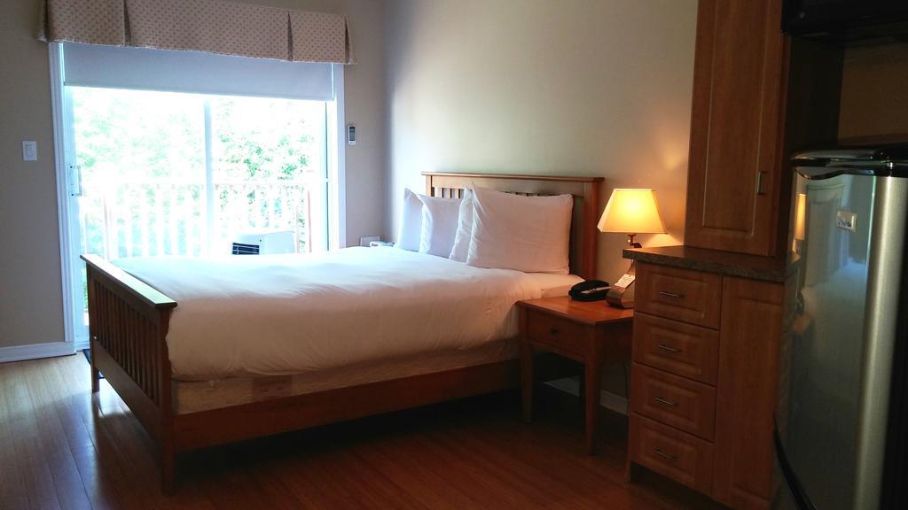Hotel St-Sauveur Saint-Sauveur-des-Monts Екстериор снимка