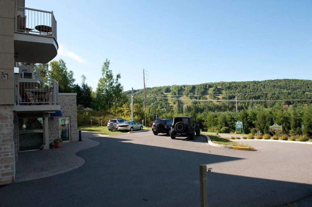 Hotel St-Sauveur Saint-Sauveur-des-Monts Екстериор снимка