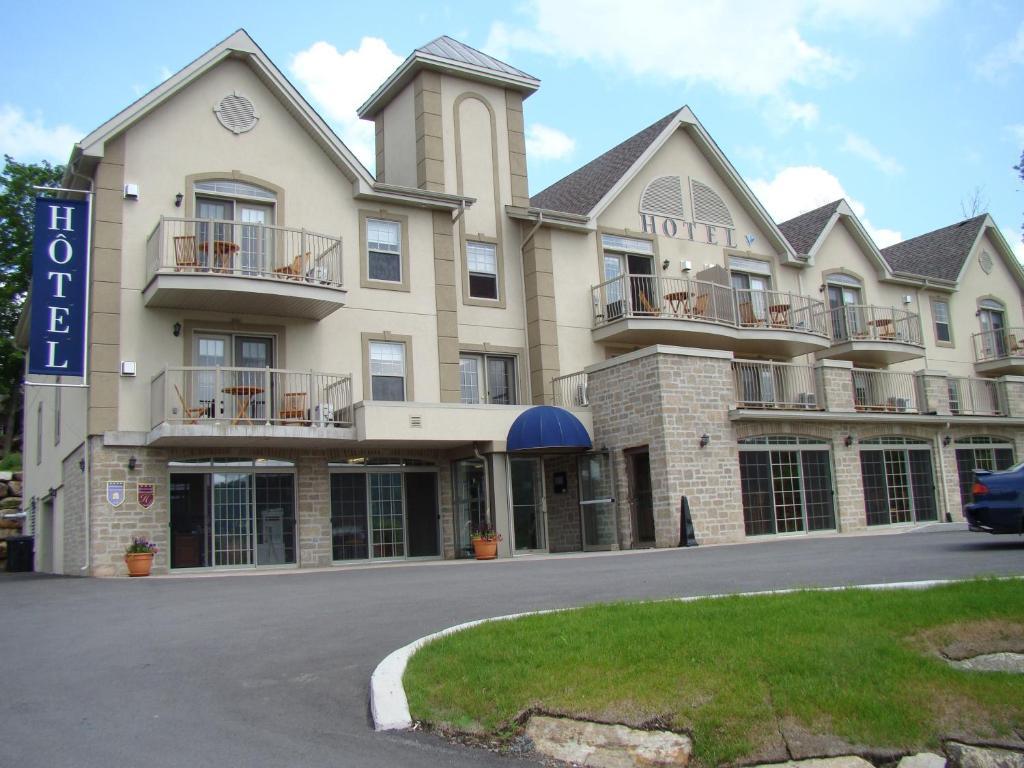 Hotel St-Sauveur Saint-Sauveur-des-Monts Екстериор снимка